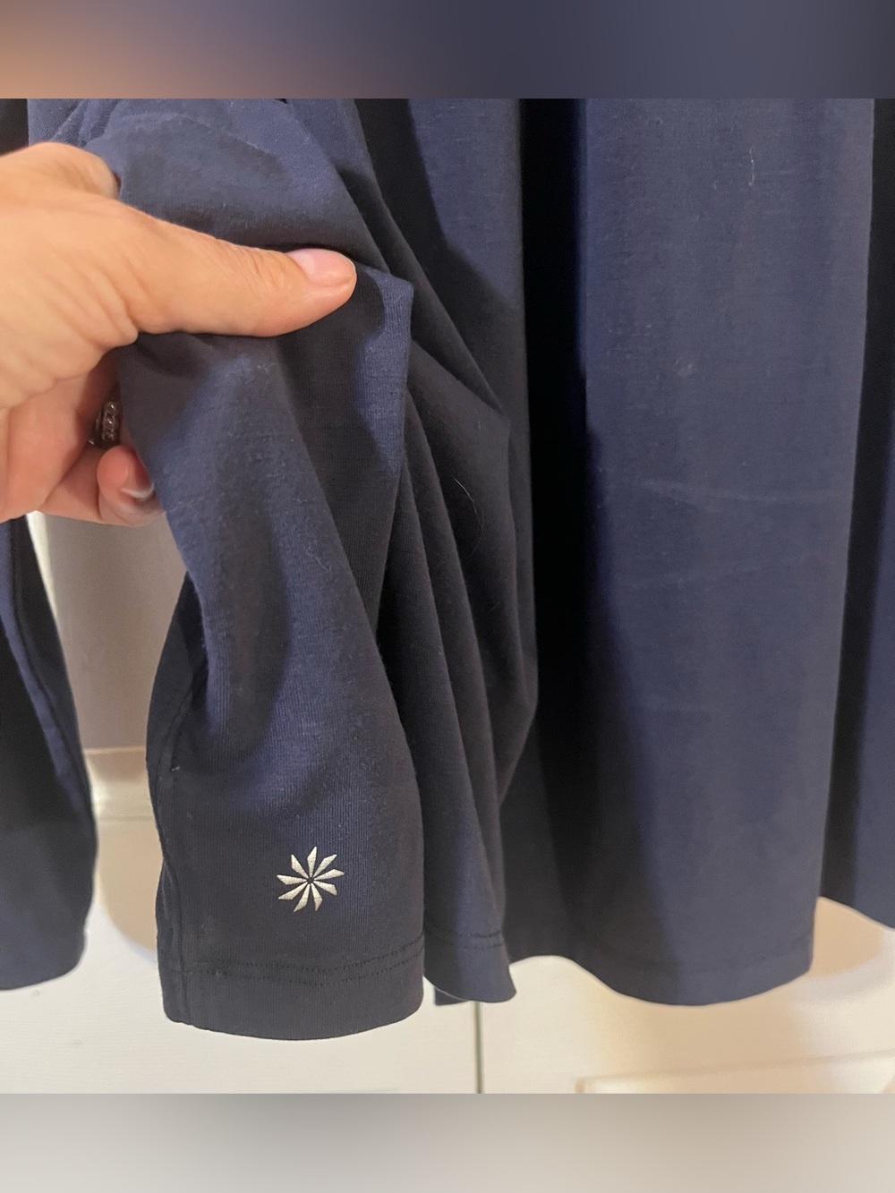 Athleta Women’s Relaxed Fit Lightweight Navy Long Sleeve Top Size XL - Picture 9 of 9